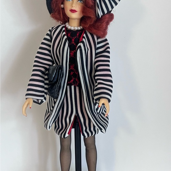 ♥️EFFANBEE Brenda Starr Reporter Doll Dale Messick “Black/White Suit”. EUC♥️ - Picture 13 of 16